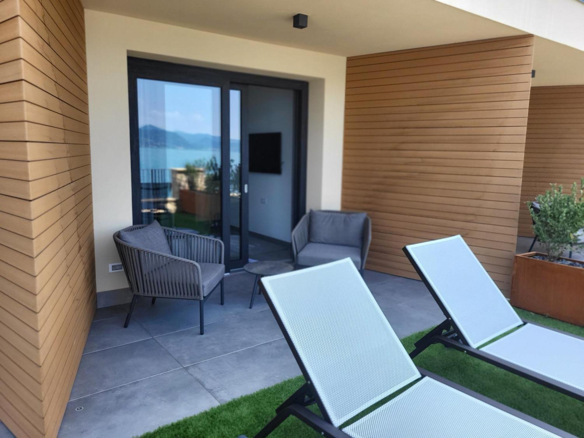 Attilio High Living Suites - Adults Only Torri Del Benaco Room photo
