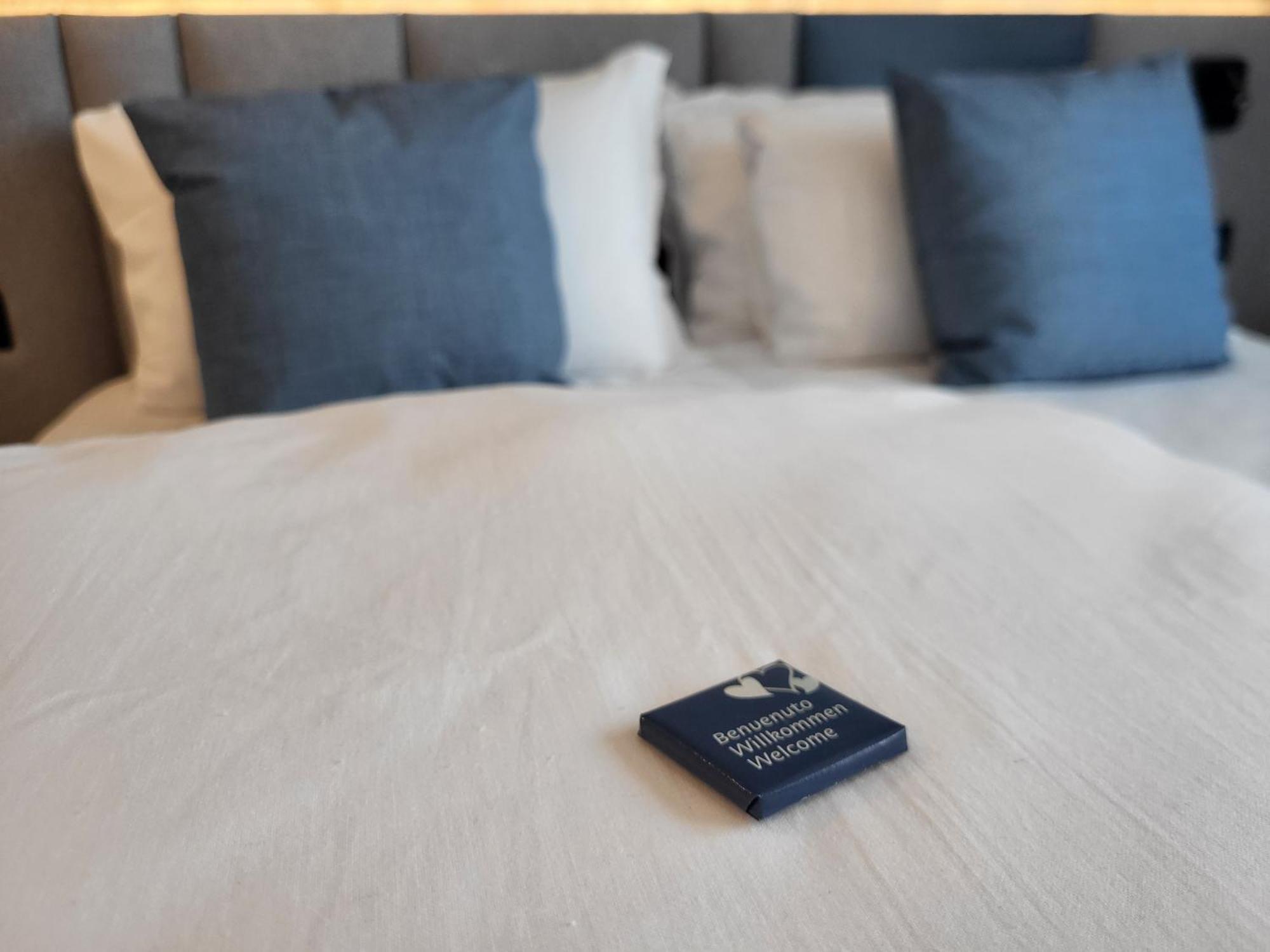 Attilio High Living Suites - Adults Only Torri Del Benaco Room photo